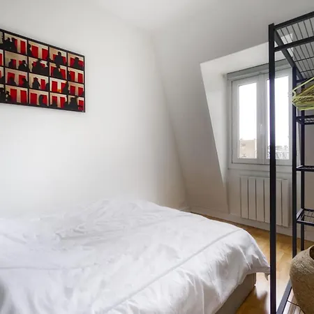 Bright Accomodation Near 