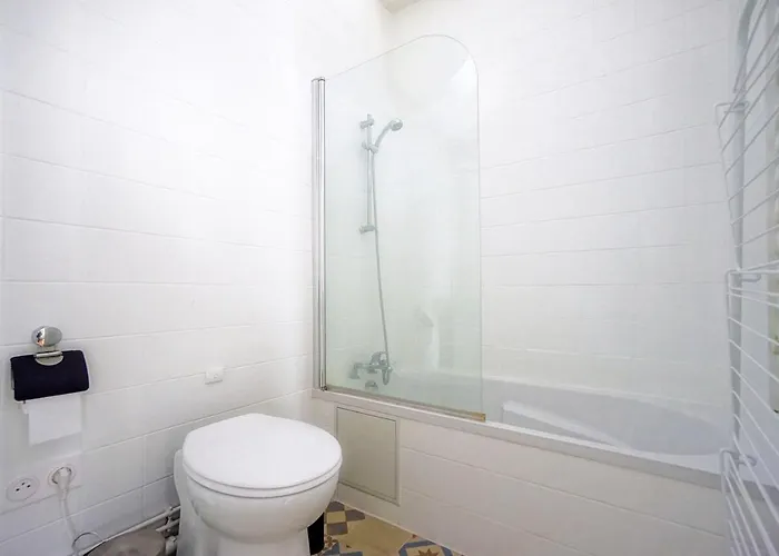 Bright Accomodation Near 