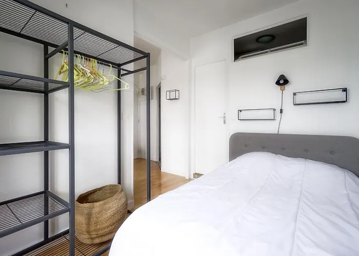 公寓 Bright Accomodation Near 