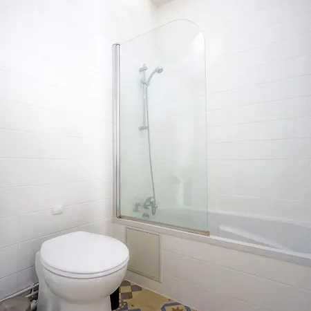 Bright Accomodation Near 